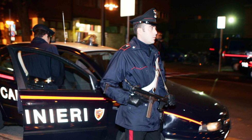 Non apre la cassaforte, aggredita 