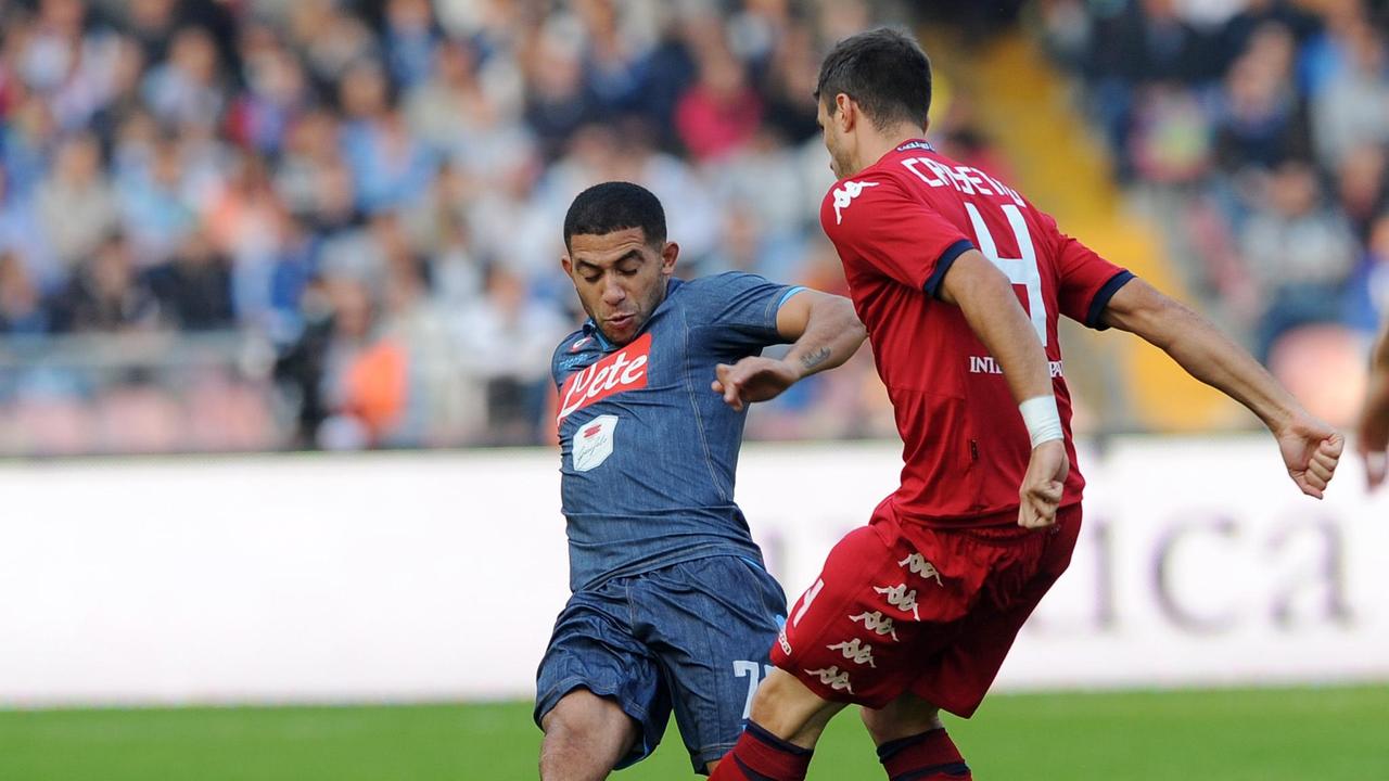 un momento della sfida tra il Napoli e il Cagliari nello stadio San Paolo