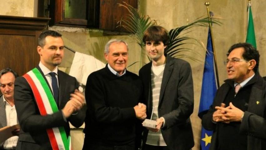 I ragazzi di Cortocircuito premiati da Pietro Grasso