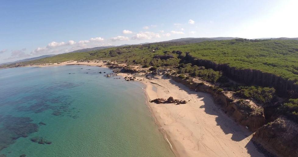 Un drone riprende i litorali di Aglientu, l’idea è della Pro loco 