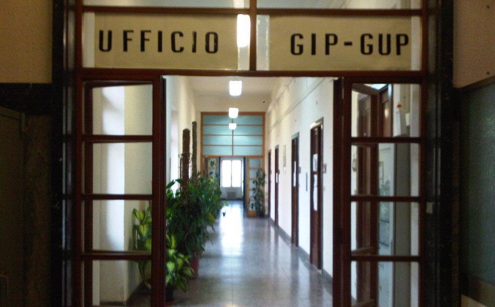 «Mi ha picchiato, ha le mani di gomma» 