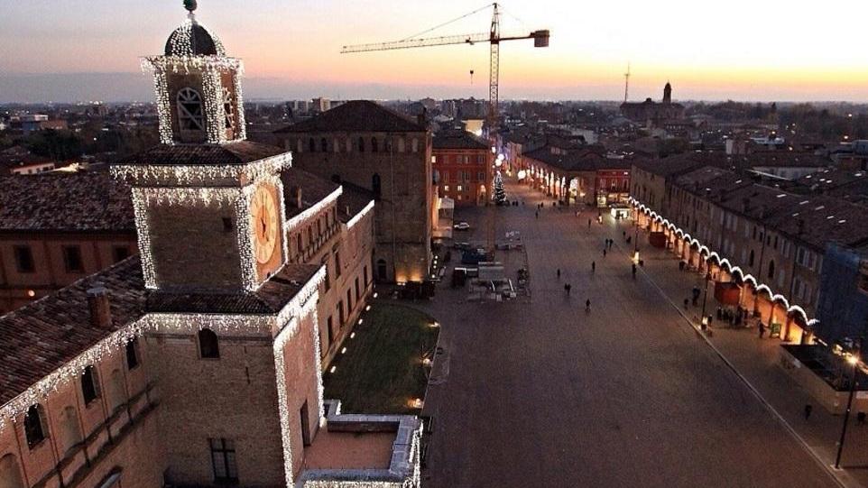 Spettacoli e shopping: il Natale rianima il centro