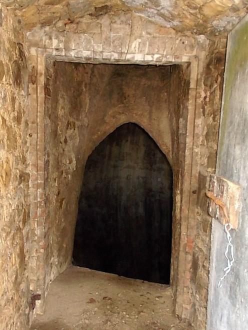 Il degrado mina l’antica cisterna 
