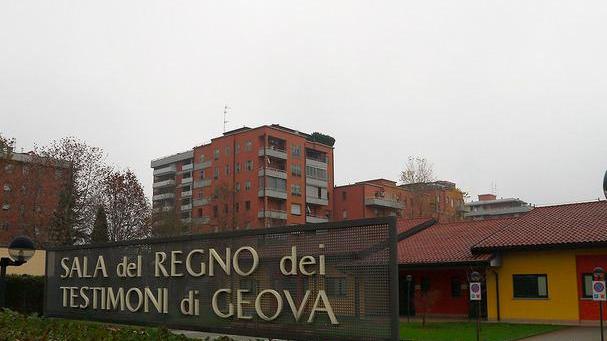 Testimoni di Geova, parapiglia durante la riunione: arriva la polizia