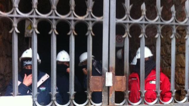 Le lavoratrici dell'Igea occupano la galleria Villamarina (foto Tamara Peddis)