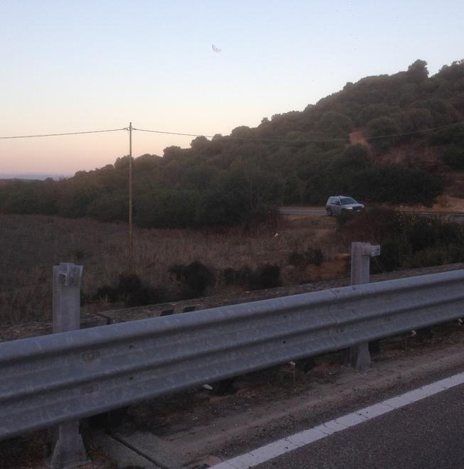 Oliena, ladri di guardrail in azione 