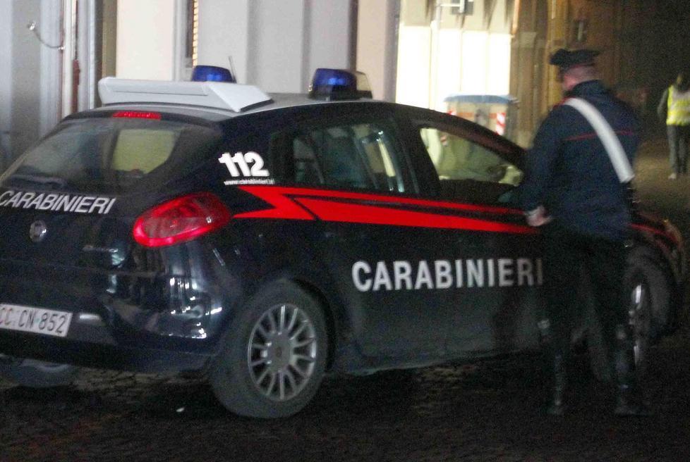 Minaccia di suicidarsi Lo salvano i carabinieri 