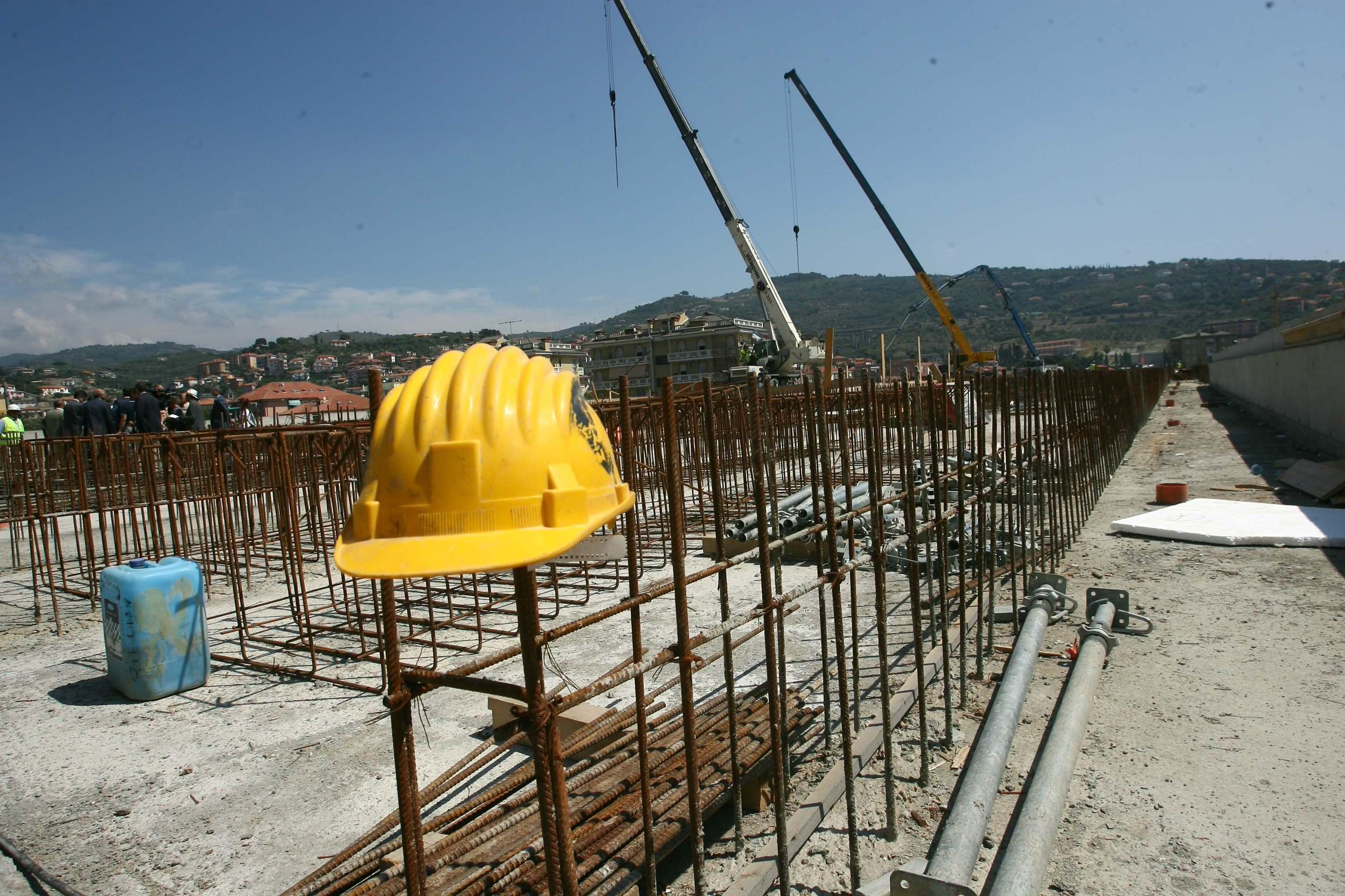Cantieri edili e stradali: stesse norme anti-contagio di aziende e negozi