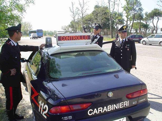 Carabinieri durante un controllo