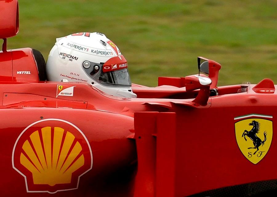 Il particolare del casco di Vettel, realizzato per il primo giorno in Ferrari