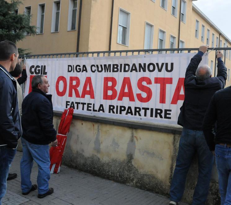 Diga di Cumbidanovu, sit-in davanti al Consorzio 