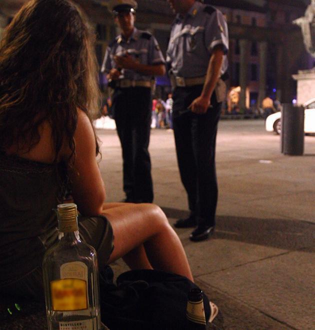 Abuso di alcolici, nuove restrizioni in sei zone di Modena