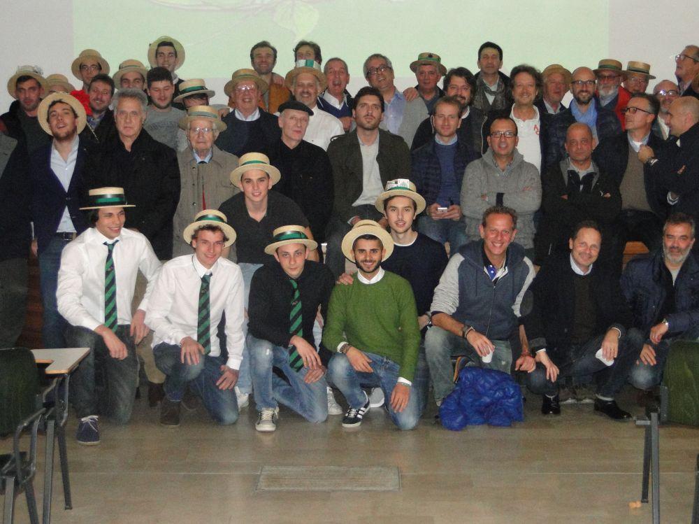 Foto di gruppo per i partecipanti alla serata delle Pagliette