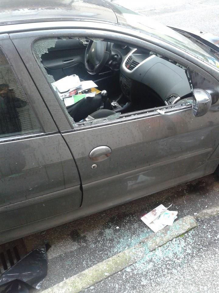 Così si presentava una delle auto ripulite dai ladri a Viareggio