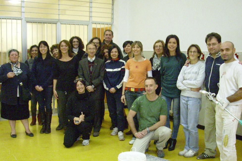 Impegno di genitori e docenti Hanno verniciato la scuola 