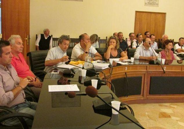 La maggioranza diventa “Ex 5 Stelle”, è bagarre 