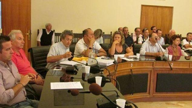 La maggioranza diventa “Ex 5 Stelle”, è bagarre