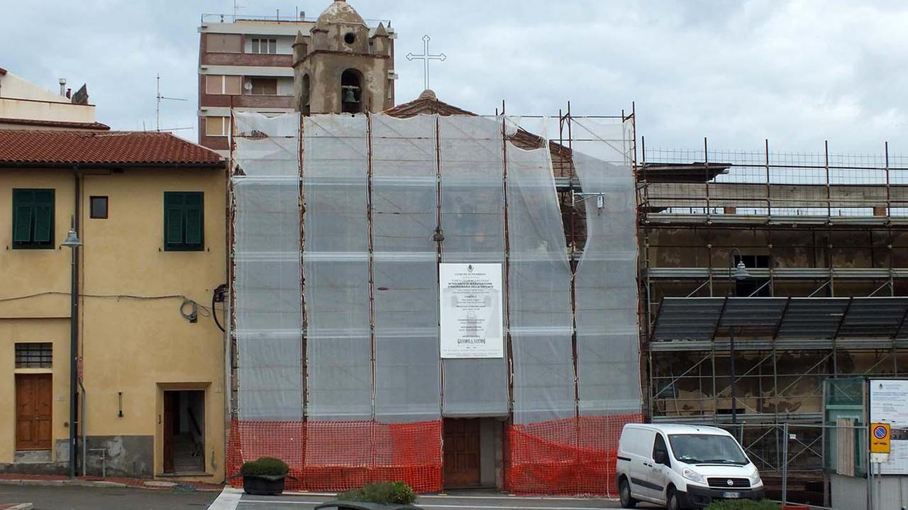 La chiesa della Misericordia transennata