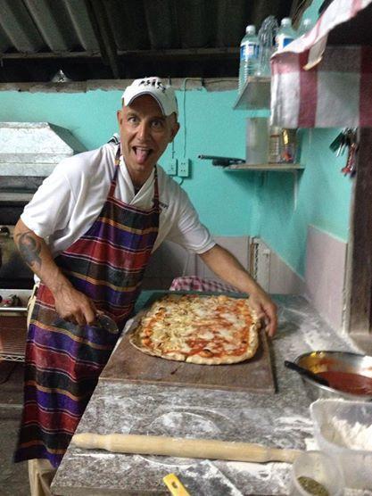 Alan Bardino nella sua pizzeria