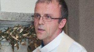 Prete colto da malore durante la messa