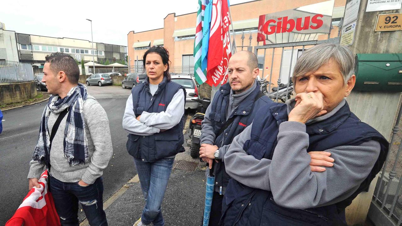 Un momento del presidio dei lavoratori Gibus a Casalguidi (foto Lorenzo Gori)