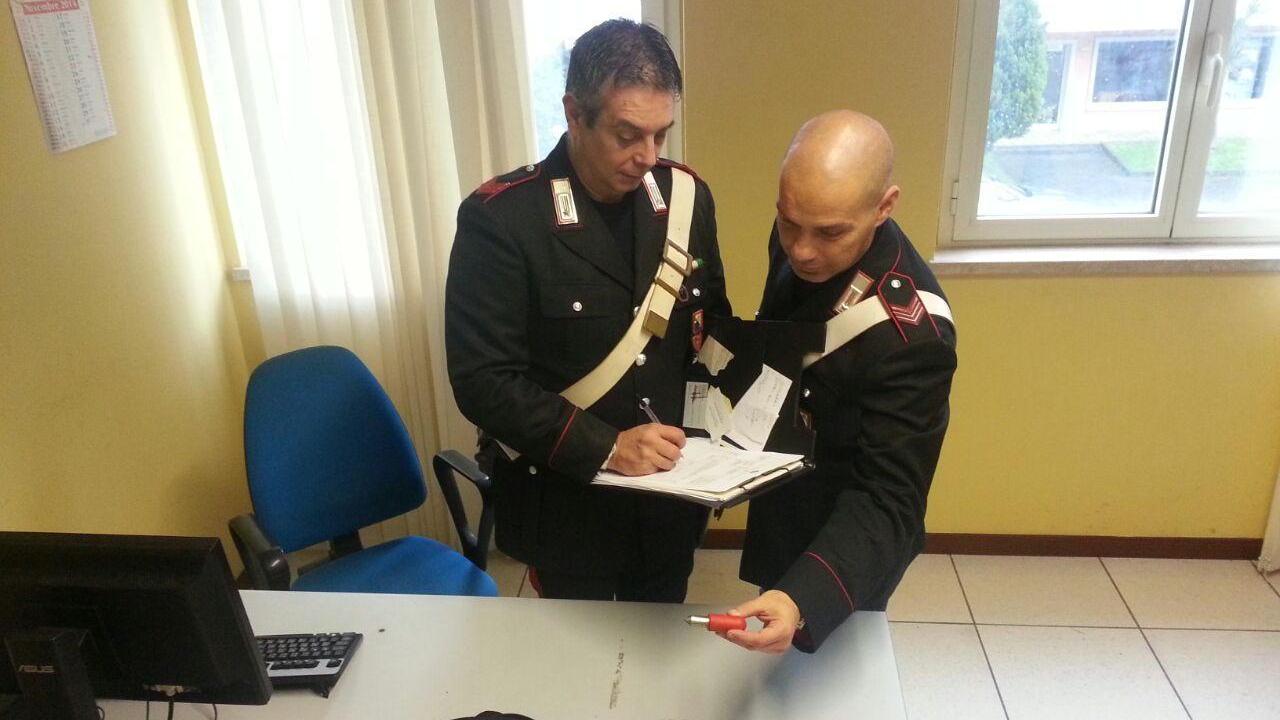 La refurtiva trovata al ladro di auto arrestato dai carabinieri