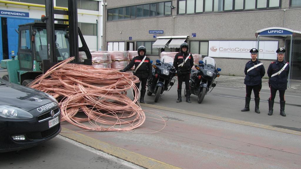 I carabinieri con il rame recuperato alla Colombo