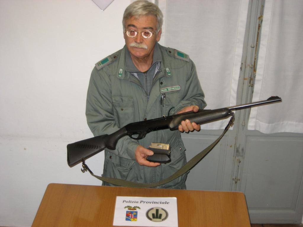 Cacciatore sorpreso con un fucile vietato, denunciato 