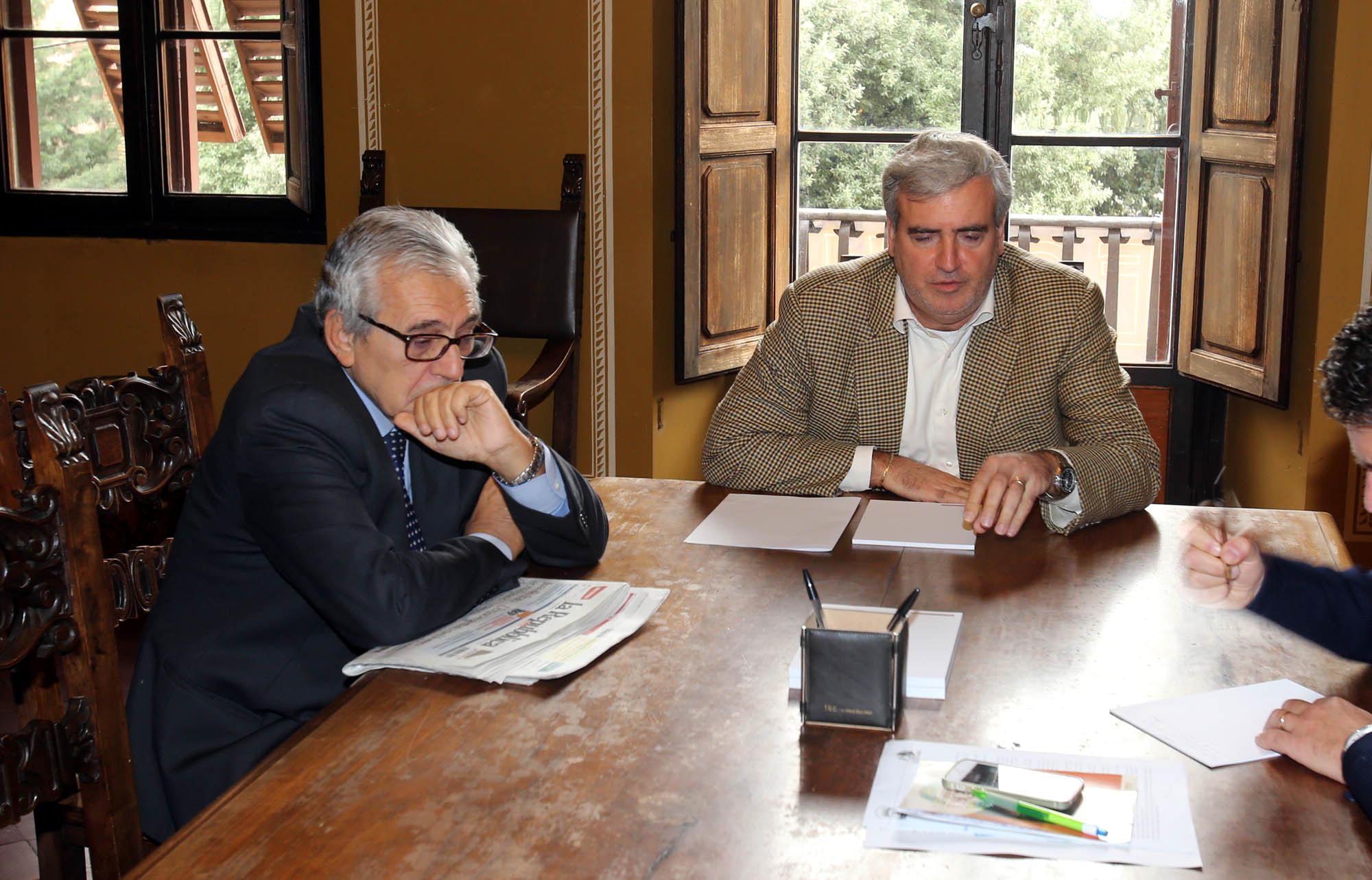 L'au delle Terme, Fabrizio Raffaelli (a destra) con l'avvocato Franco Arizzi durante la conferenza stampa (Foto Nucci)