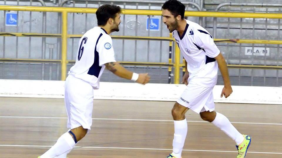 Prato Calcio a 5, Stefano Balestri esulta con Giacomo Bertoldi