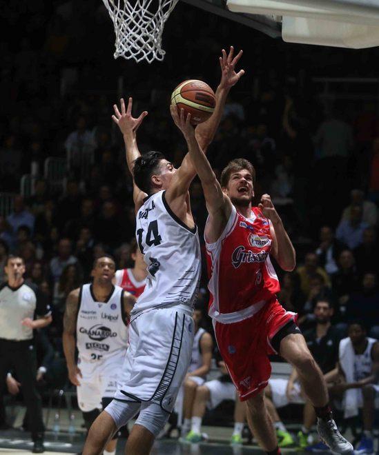 Grissin Bon, il derby di Bologna finisce in lacrime