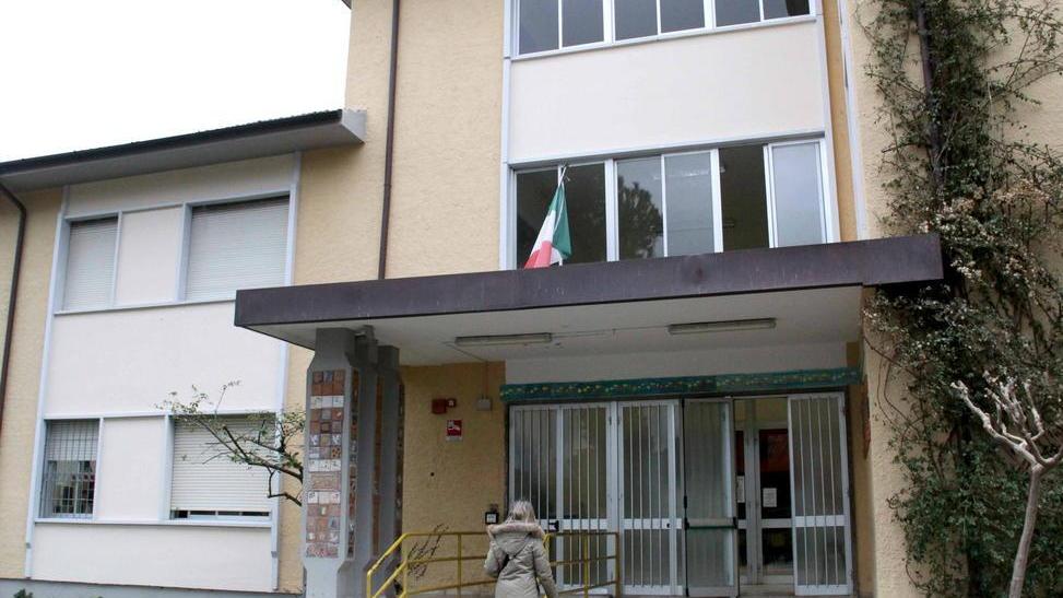 Colletta a scuola per sostenere un docente precario