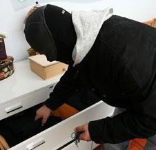  Altopascio, rubano 4mila euro in una casa