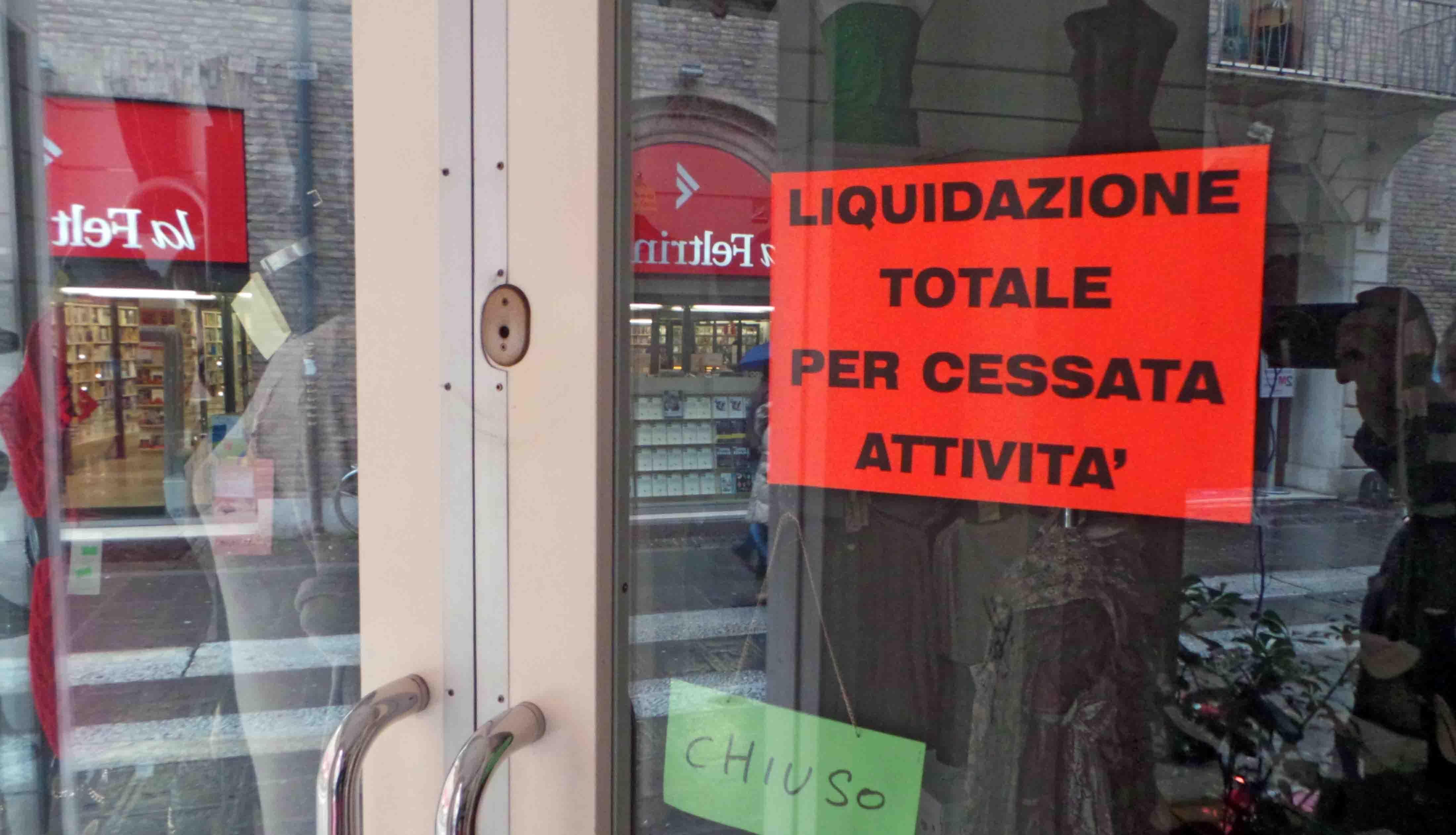 Commercianti cinesi chiudono in via Garibaldi