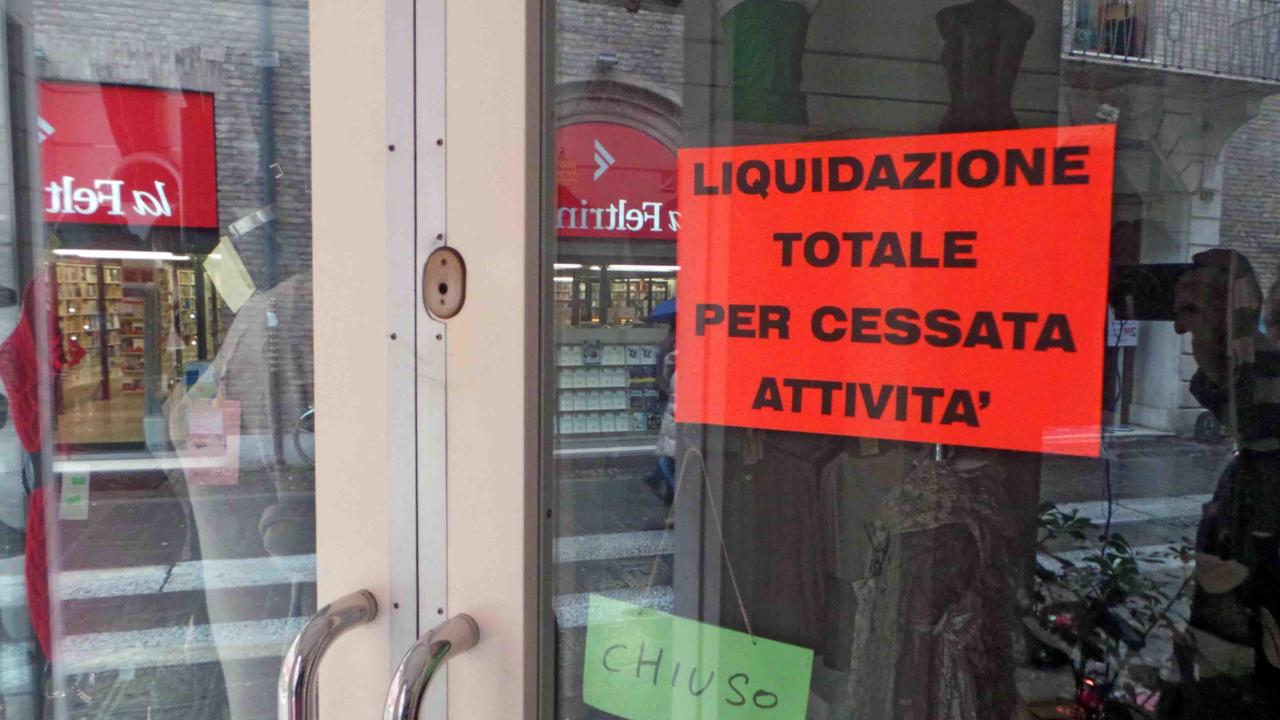Commercianti cinesi chiudono in via Garibaldi
