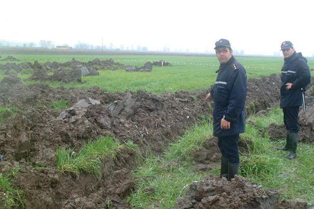 Sopralluogo dei vigili urbani in relazione al ritrovamento della discarica abusiva