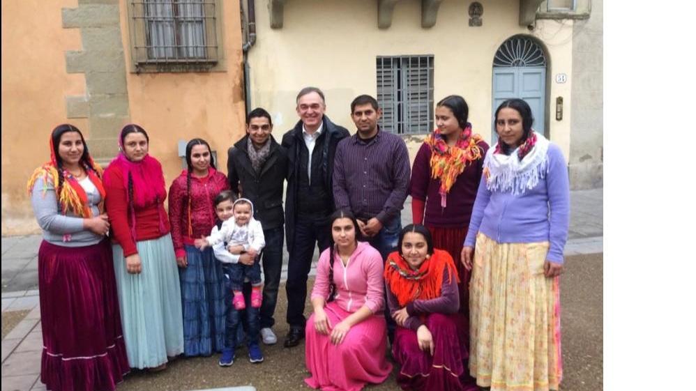 Il governatore con i vicini di casa Rom