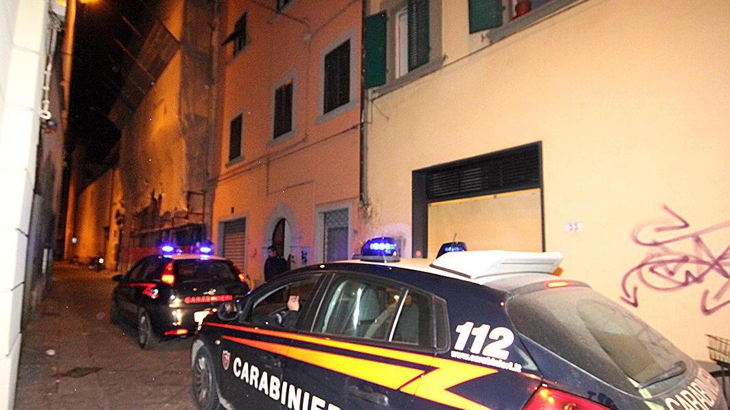 Carabinieri in centro a Empoli durante un controllo (foto agenzia Carlo Sestini)