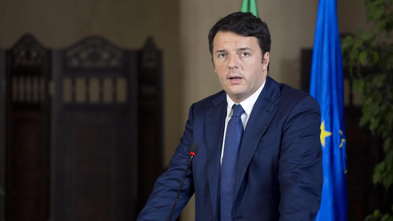 Matteo Renzi parla ad Algeri