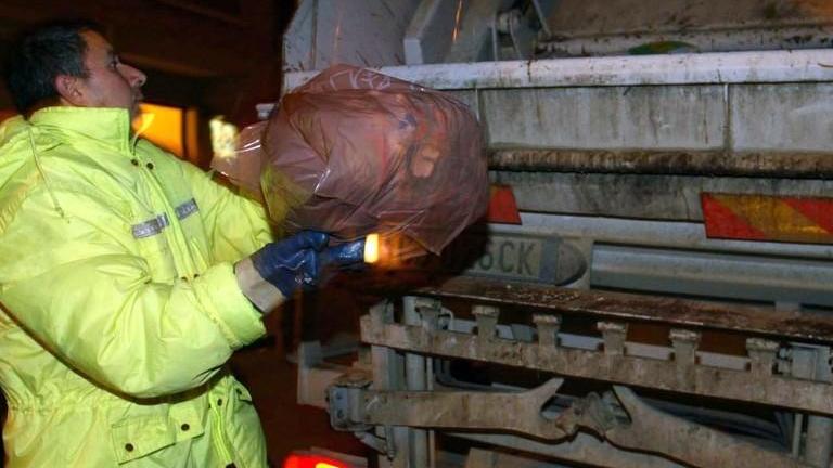 Rifiuti, porta a porta esteso a tutta la città È l’addio ai cassonetti