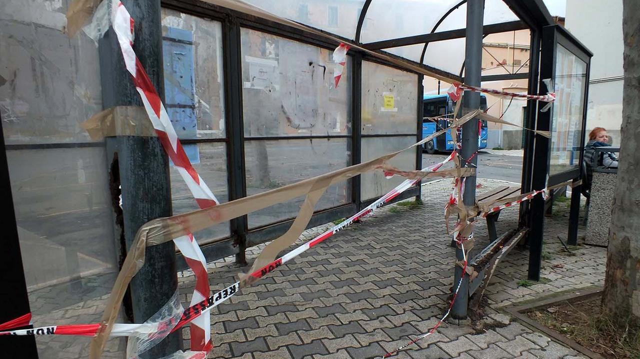 La pensilina Tiemme con la fettuccia bianca e rossa (foto PaBar)
