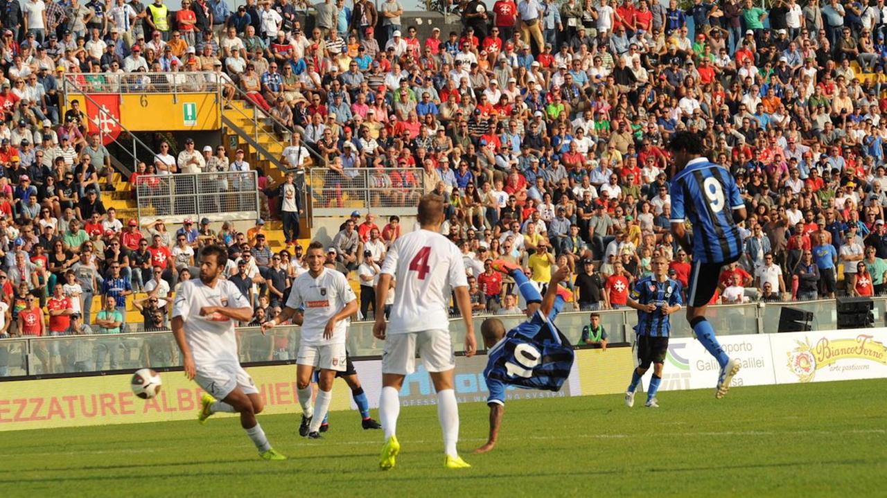 Un tiro di Giovinco durante il derby di campionato (foto Muzzi)