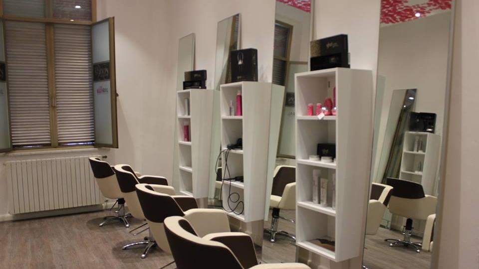 L’Hair Station Academy 23 di piazza della Stazione 23 a Prato