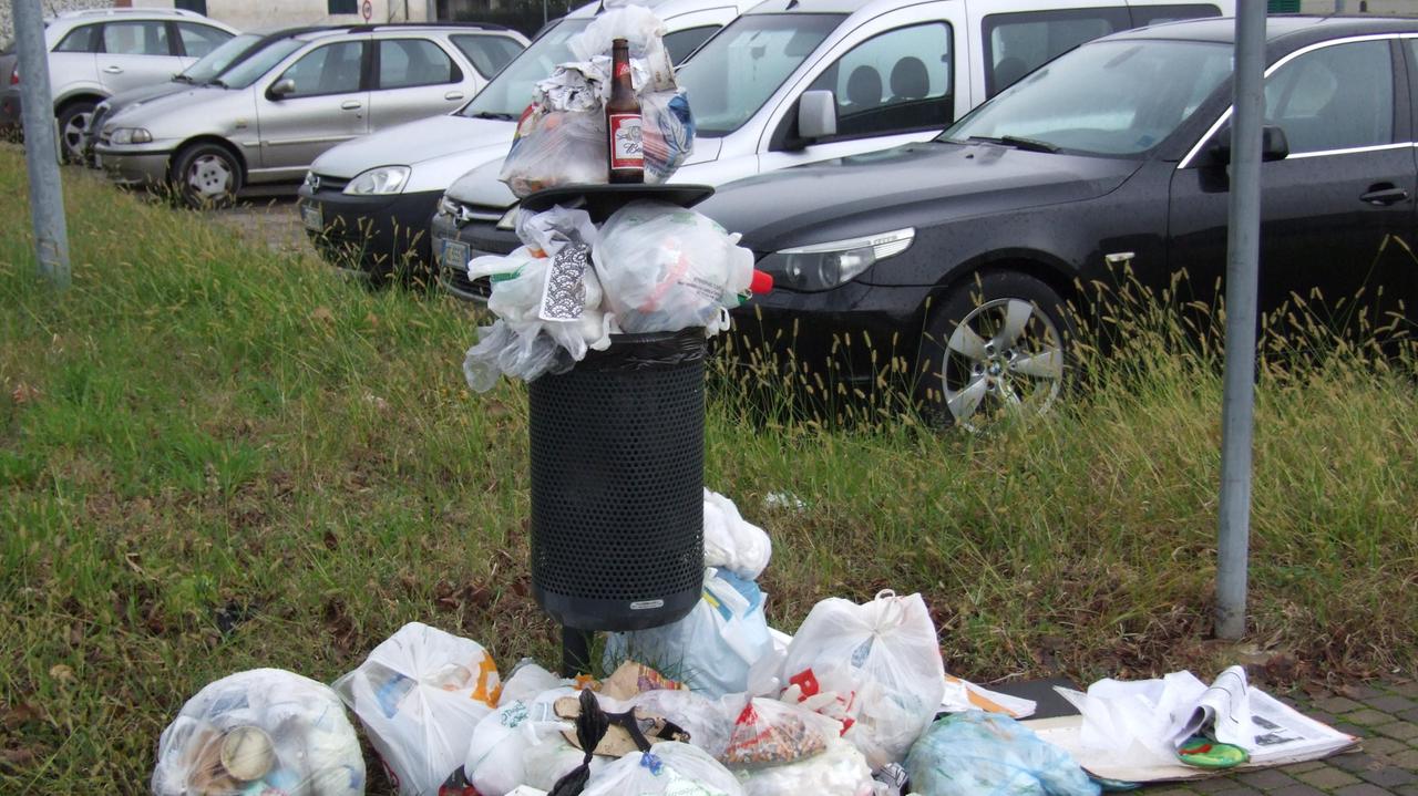 I rifiuti abbandonati nel weekend a Fibbiana