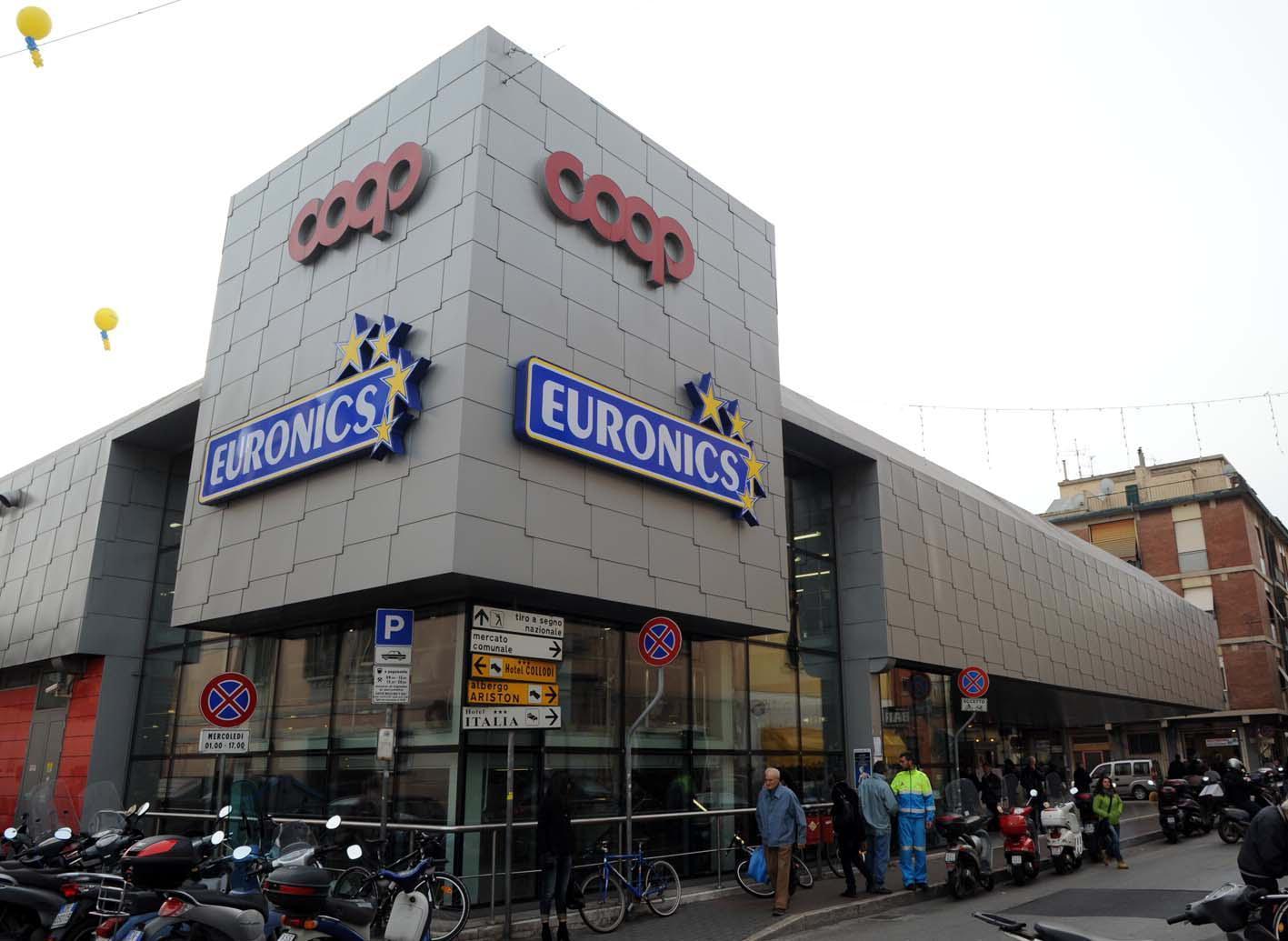 La Coop di via Gori (foto Paolo Barlettani)