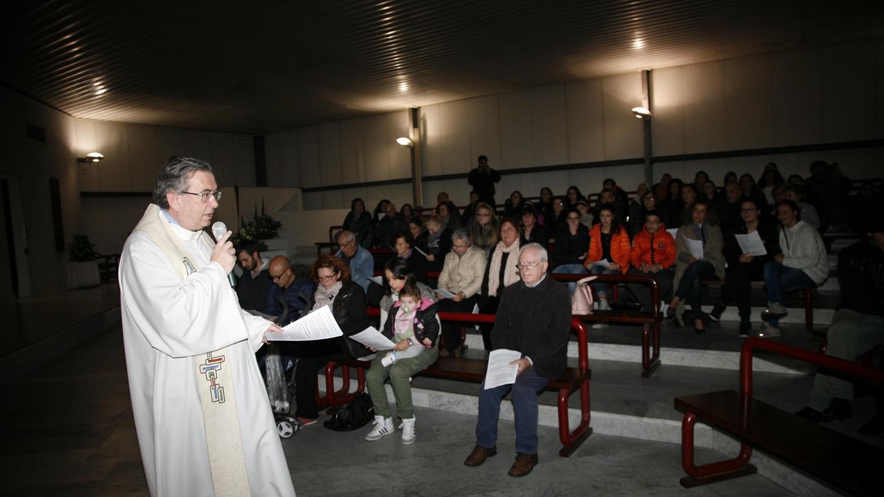 La veglia nella chiesa della Resurrezione