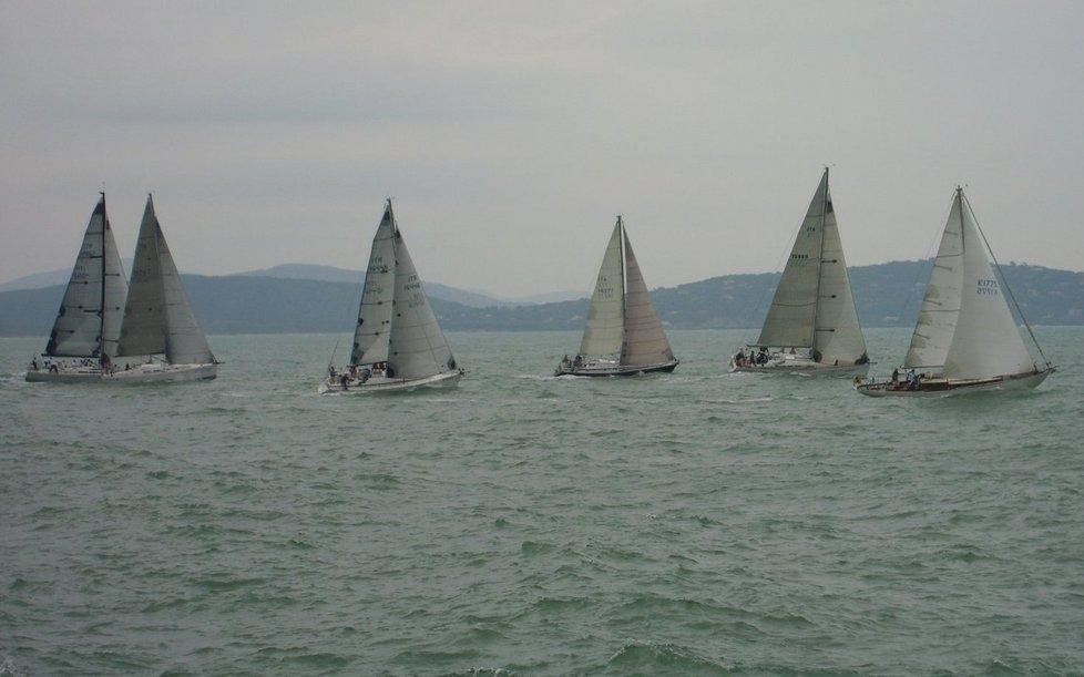 Scontro in regata due barche in avaria 