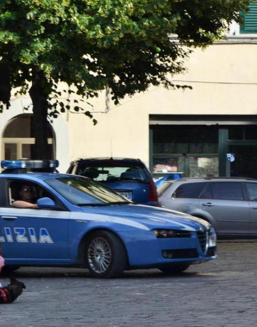 Sorpreso con l’amante fugge e investe la moglie 