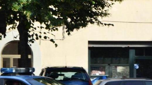 Sorpreso con l’amante fugge e investe la moglie