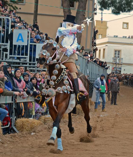 Sartiglia, nuovo look la giostra si affaccia su web e turismo 